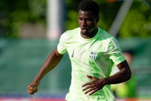 世体：巴萨18岁后卫法雷即将签约至2028年，只等俱乐部官宣